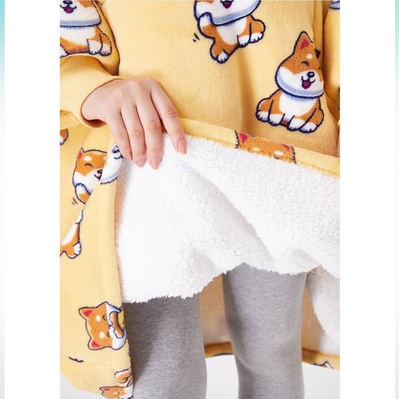 CozyLeep Wearable Blanket Hoodie – NEW in Package - Dog Print One Size Fits All - Picture 4 of 5